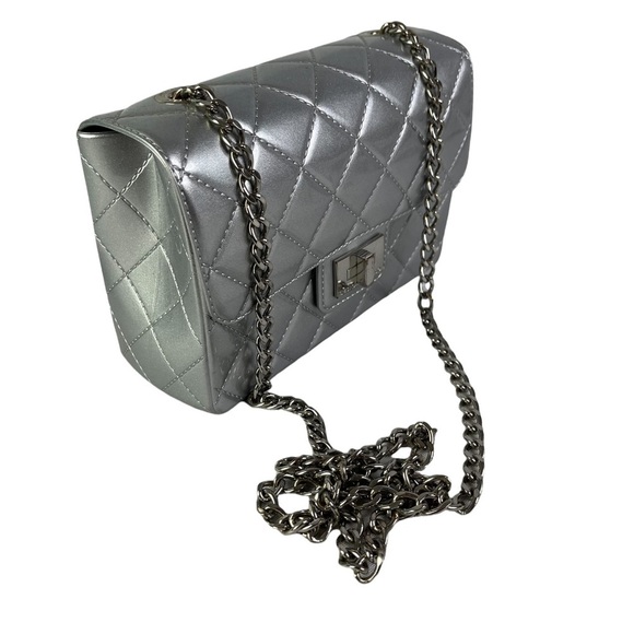 Design Inverso Silver Chain Crossbody Purse - Picture 6 of 15
